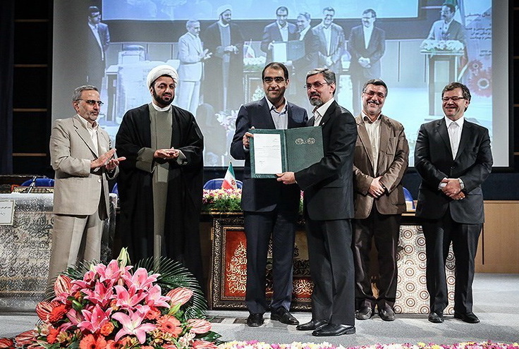 Ceremony of introduction and tribute of old and new responsible of TUMS was held 