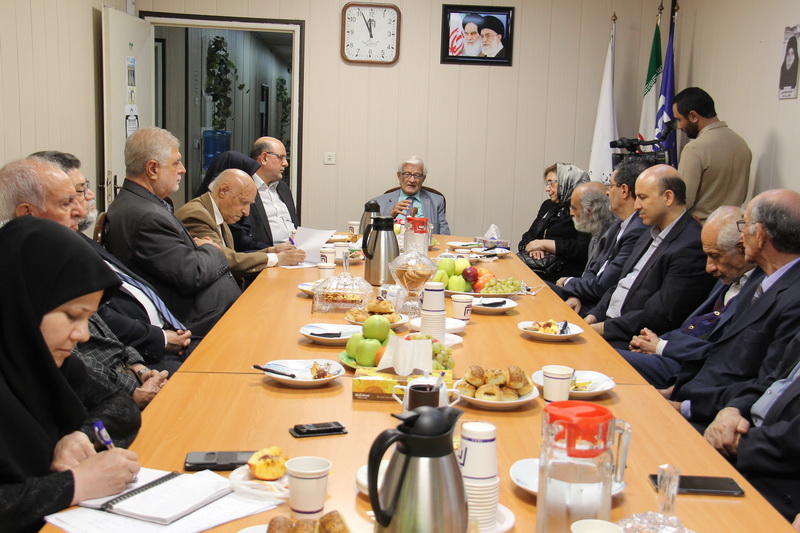 Holding 2nd session with pioneer professors of Imam Khomeini (rah) complex 